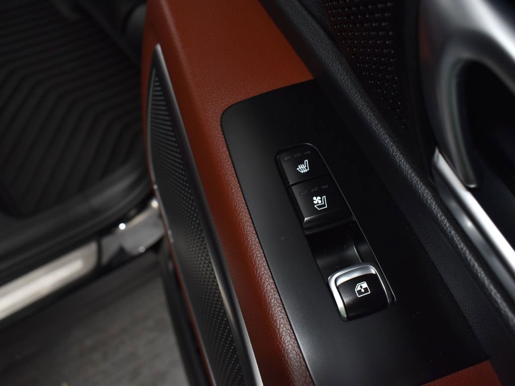 Used 2024 Kia Telluride SX Prestige w/ Towing Package image 13