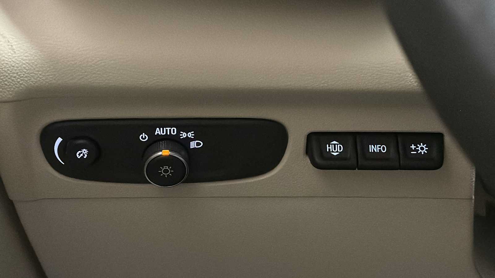 Used 2023 Buick Envision Avenir AWD/4WD image 17