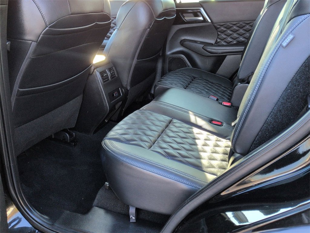 Used 2022 Mitsubishi Outlander SEL image 17