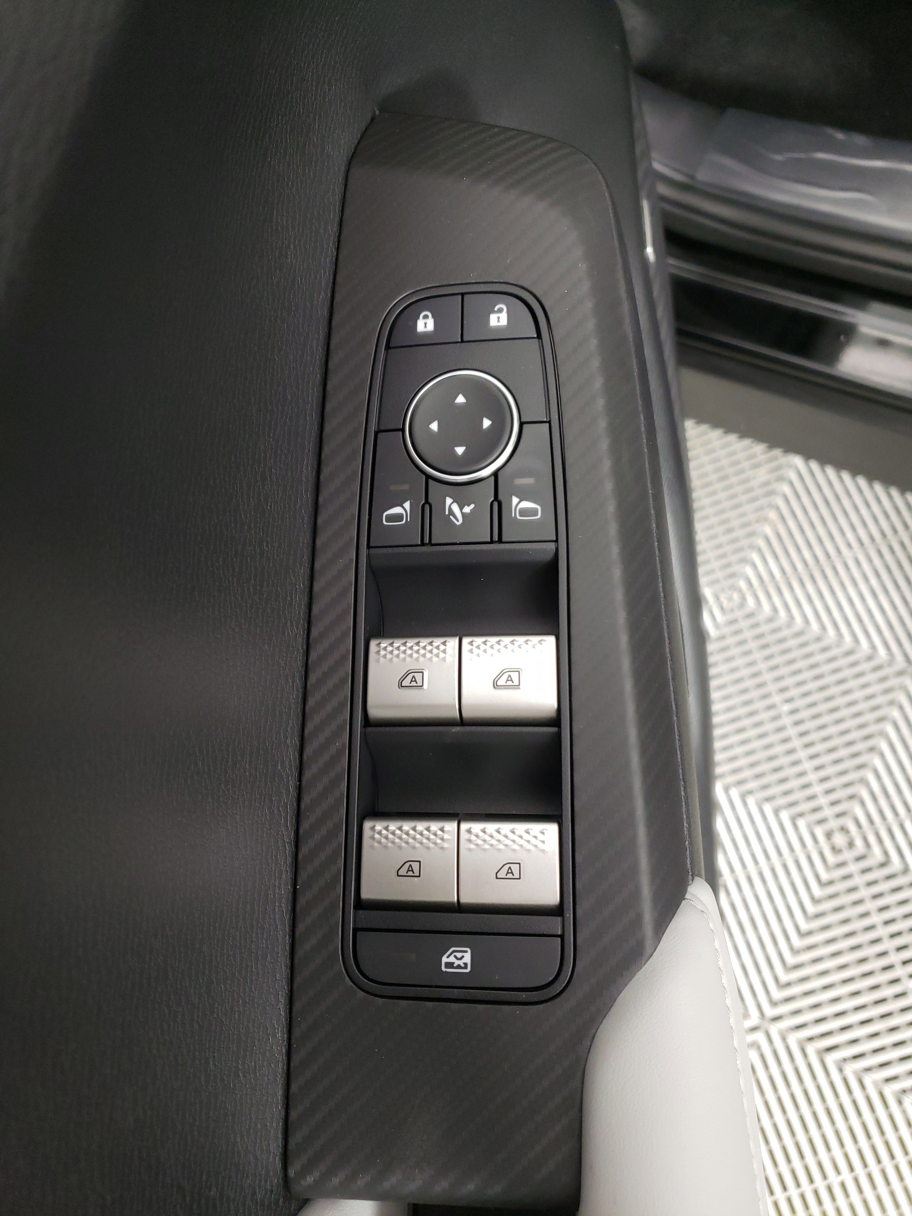 New 2025 Mitsubishi Outlander SE image 8