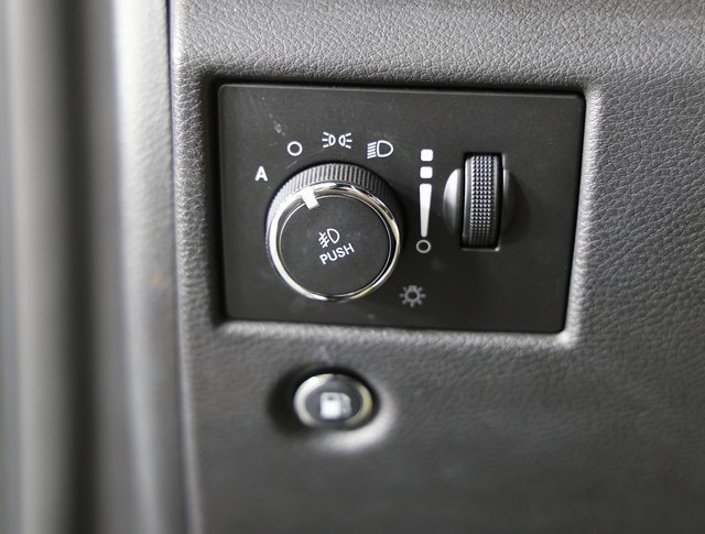 Used 2018 Jeep Grand Cherokee Limited image 24