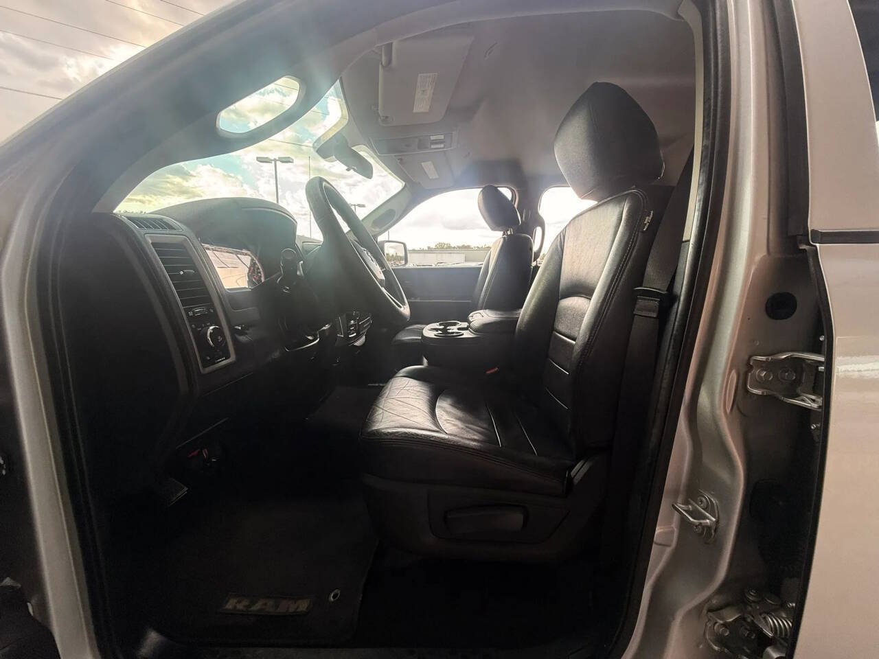 Used 2017 RAM 1500 Express AWD/4WD image 11