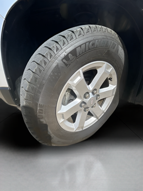 Used 2015 GMC Acadia SLE AWD/4WD image 25