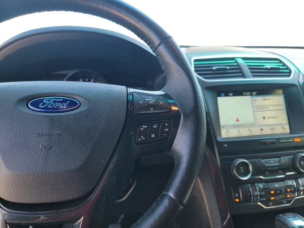 Used 2017 Ford Explorer XLT w/ Equipment Group 202A FWD image 16
