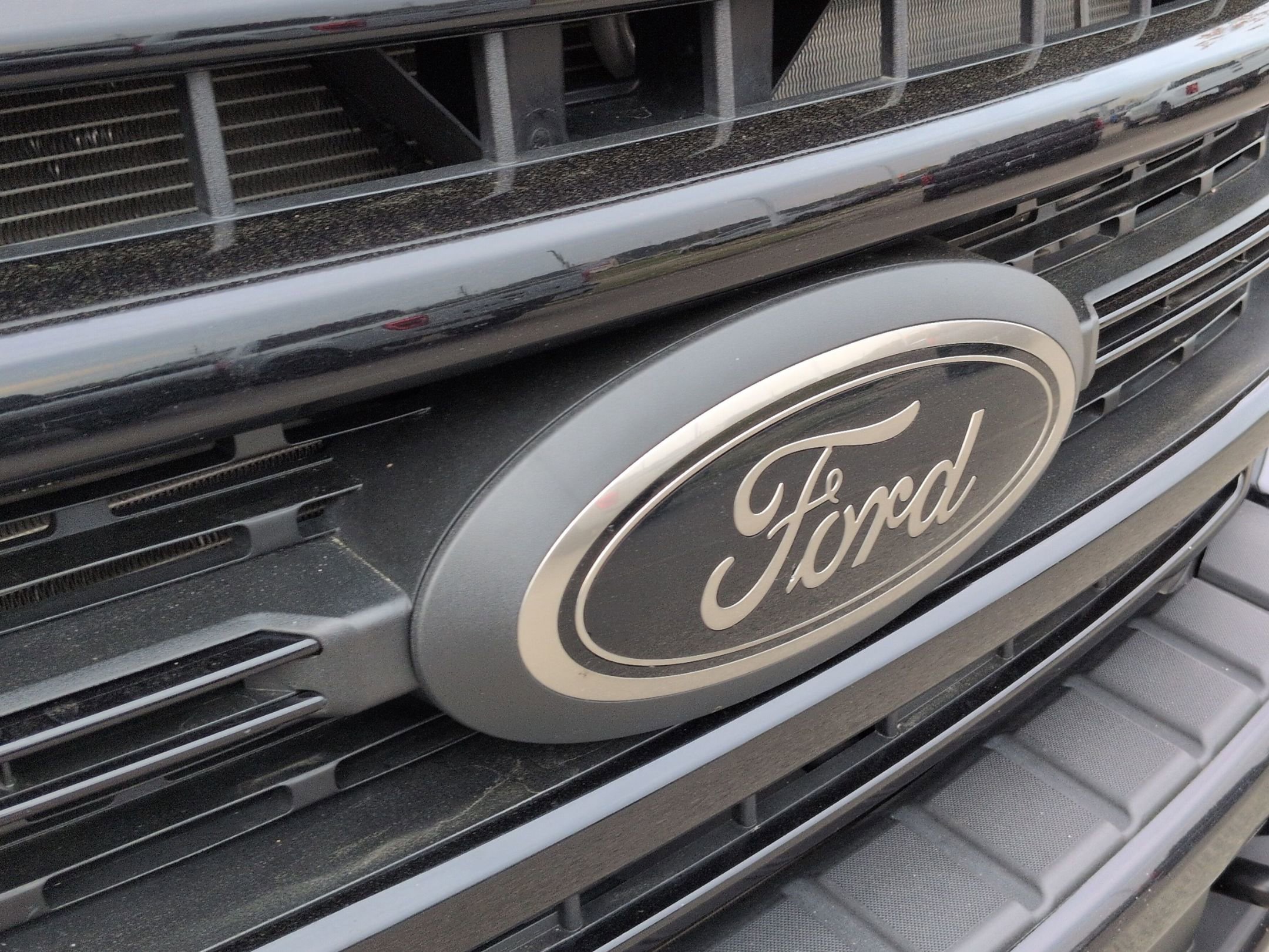 Certified 2022 Ford F350 Lariat w/ Black Appearance Package image 35