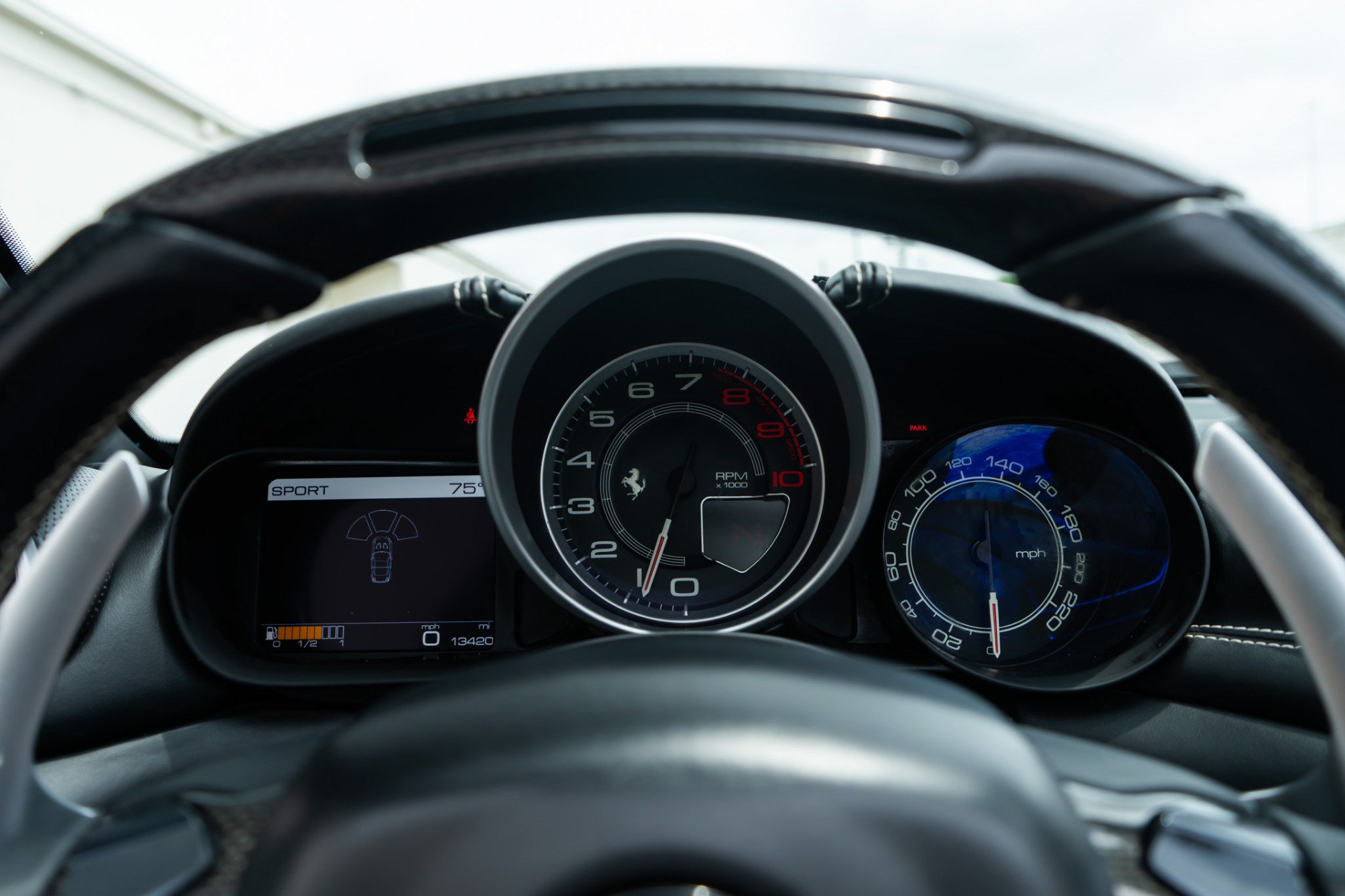Used 2018 Ferrari California T RWD image 11