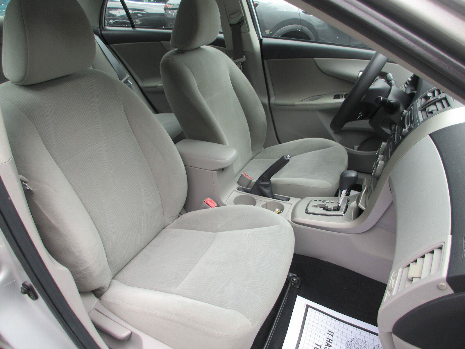 Used 2012 Toyota Corolla LE w/ Premium Pkg FWD image 19
