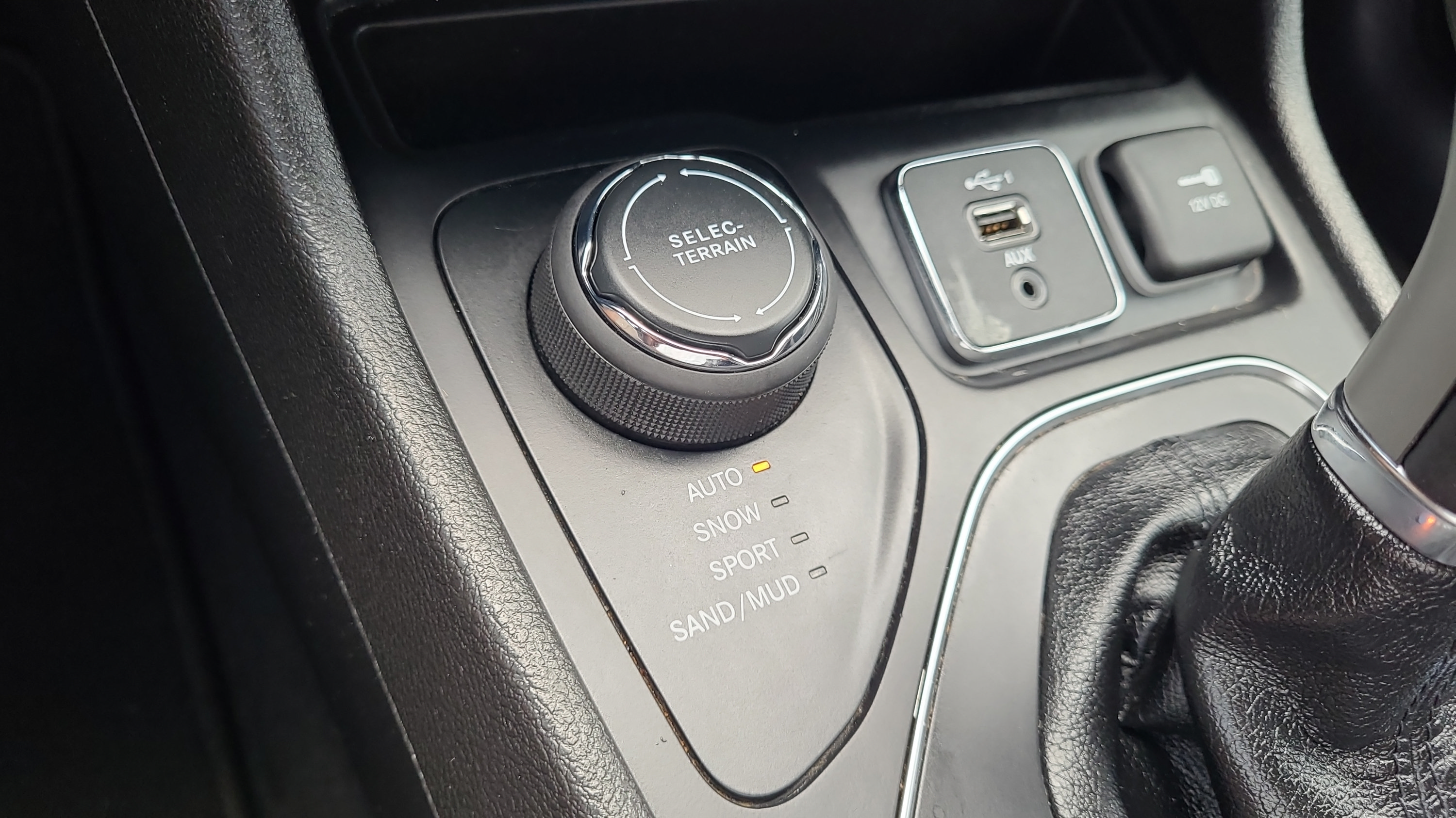 Used 2021 Jeep Cherokee High Altitude AWD/4WD image 24