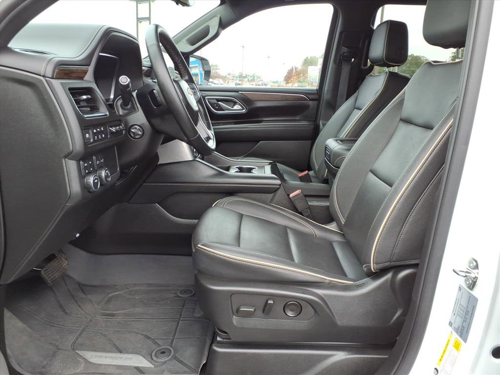 Used 2023 Chevrolet Suburban Premier image 4