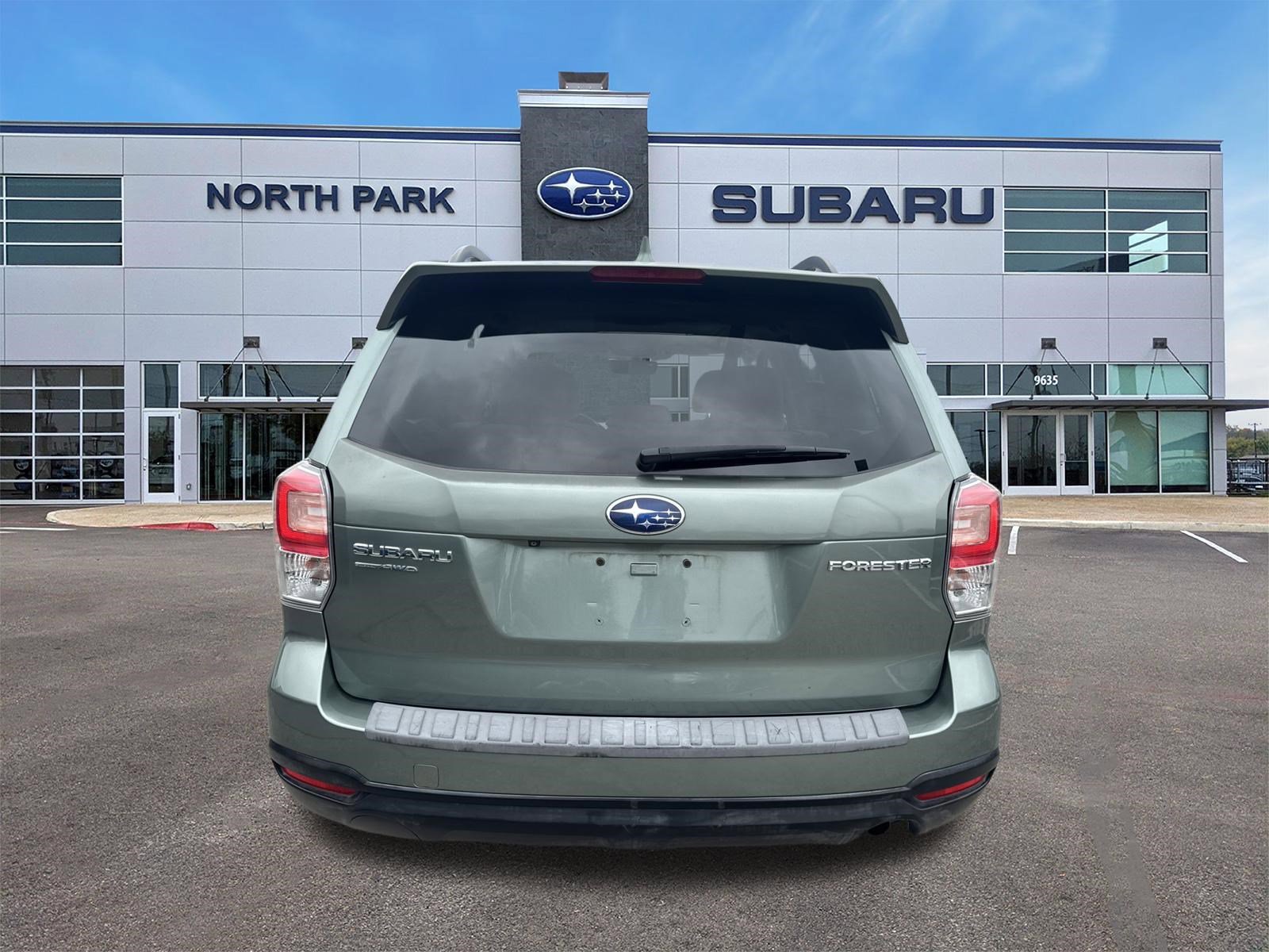 Used 2018 Subaru Forester 2.5i Premium w/ All-Weather Package AWD/4WD image 4