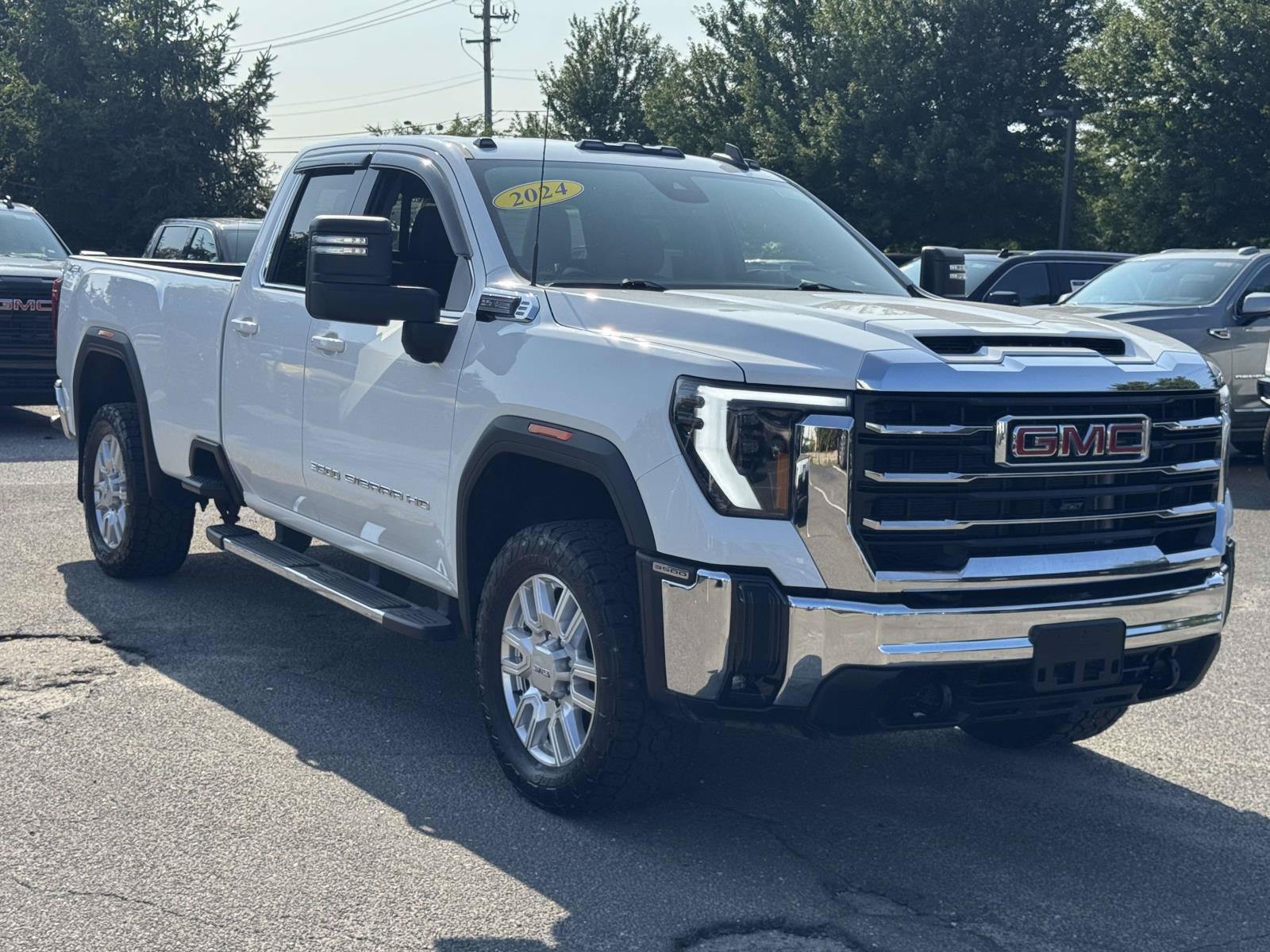Used 2024 GMC Sierra 3500 SLE w/ SLE Value Package AWD/4WD image 2