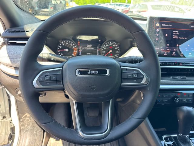 Used 2024 Jeep Compass Latitude w/ Sun and Sound Group AWD/4WD image 19