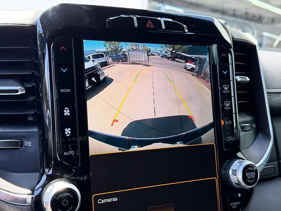 Used 2023 RAM 1500 Laramie AWD/4WD image 30