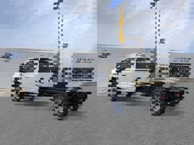New 2025 Ford F550 4x4 Supercab Super Duty image 4