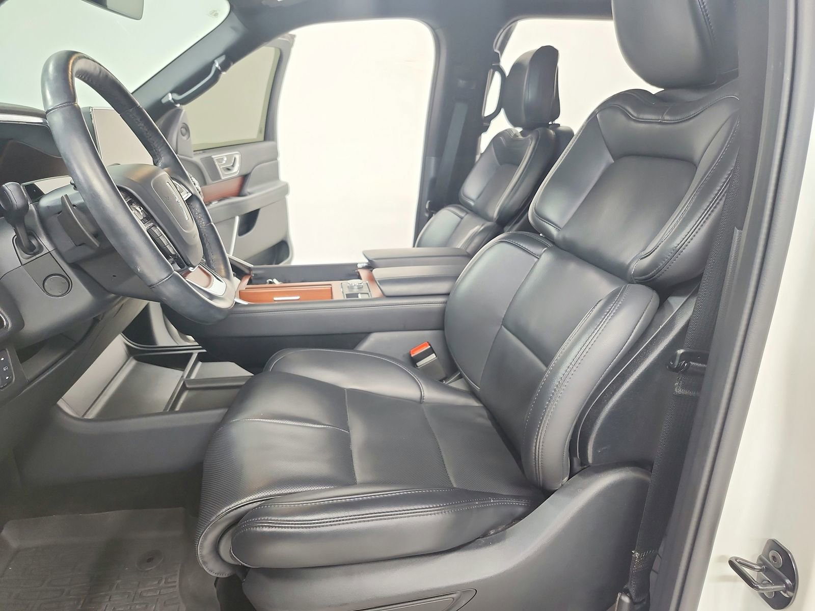 Used 2024 Lincoln Navigator Premiere AWD/4WD image 19