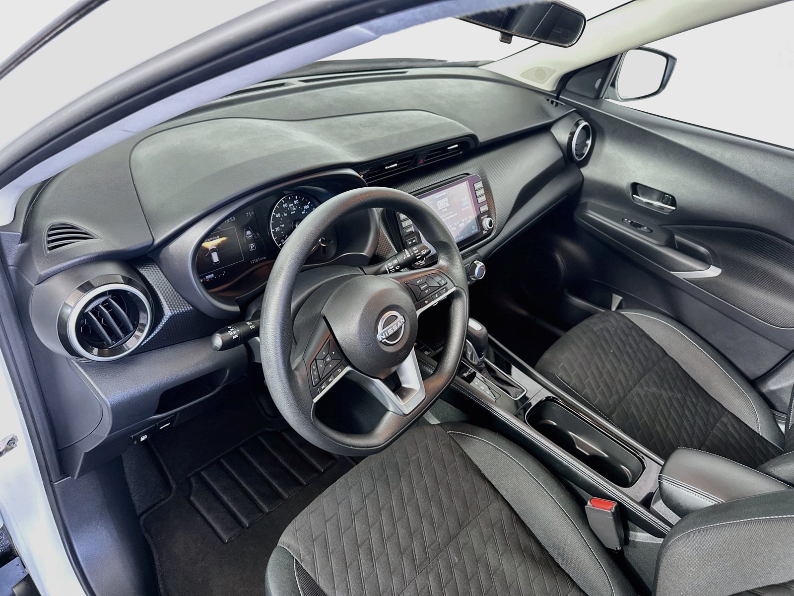 Used 2024 Nissan Kicks SV FWD image 9