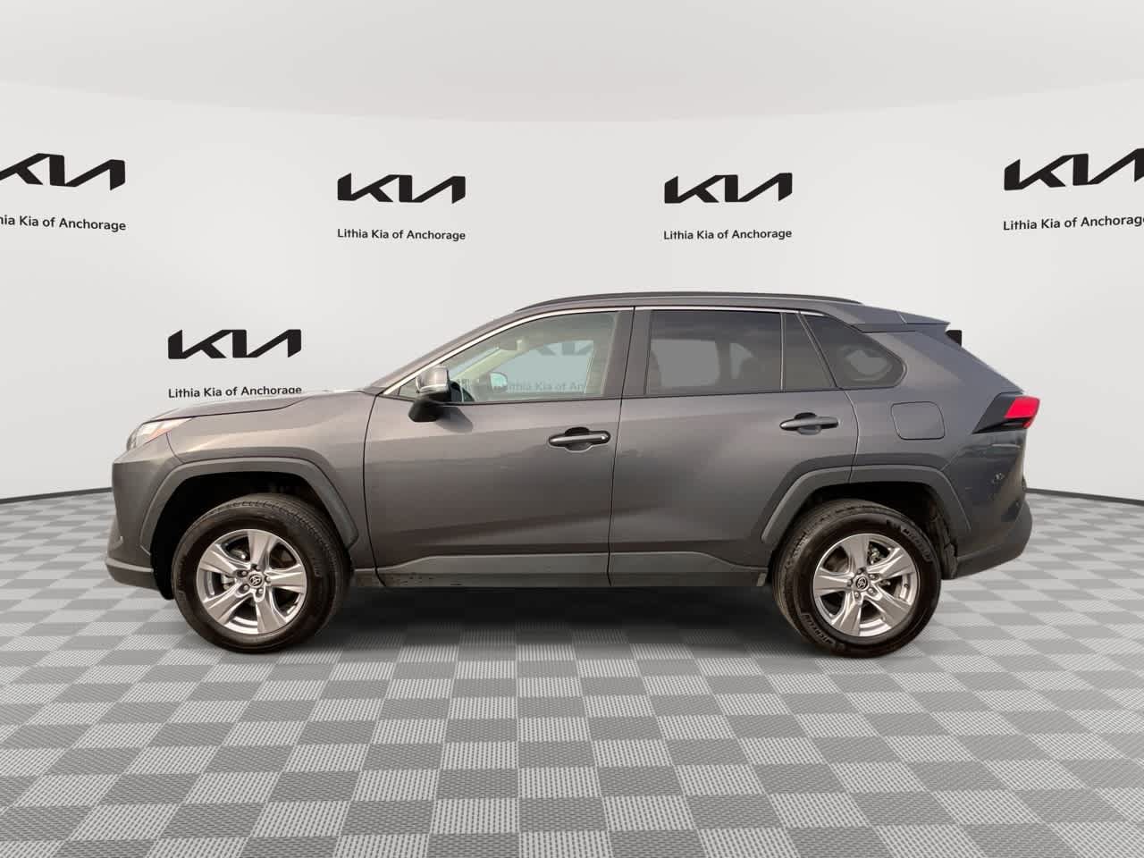 Used 2025 Toyota RAV4 XLE AWD/4WD image 1