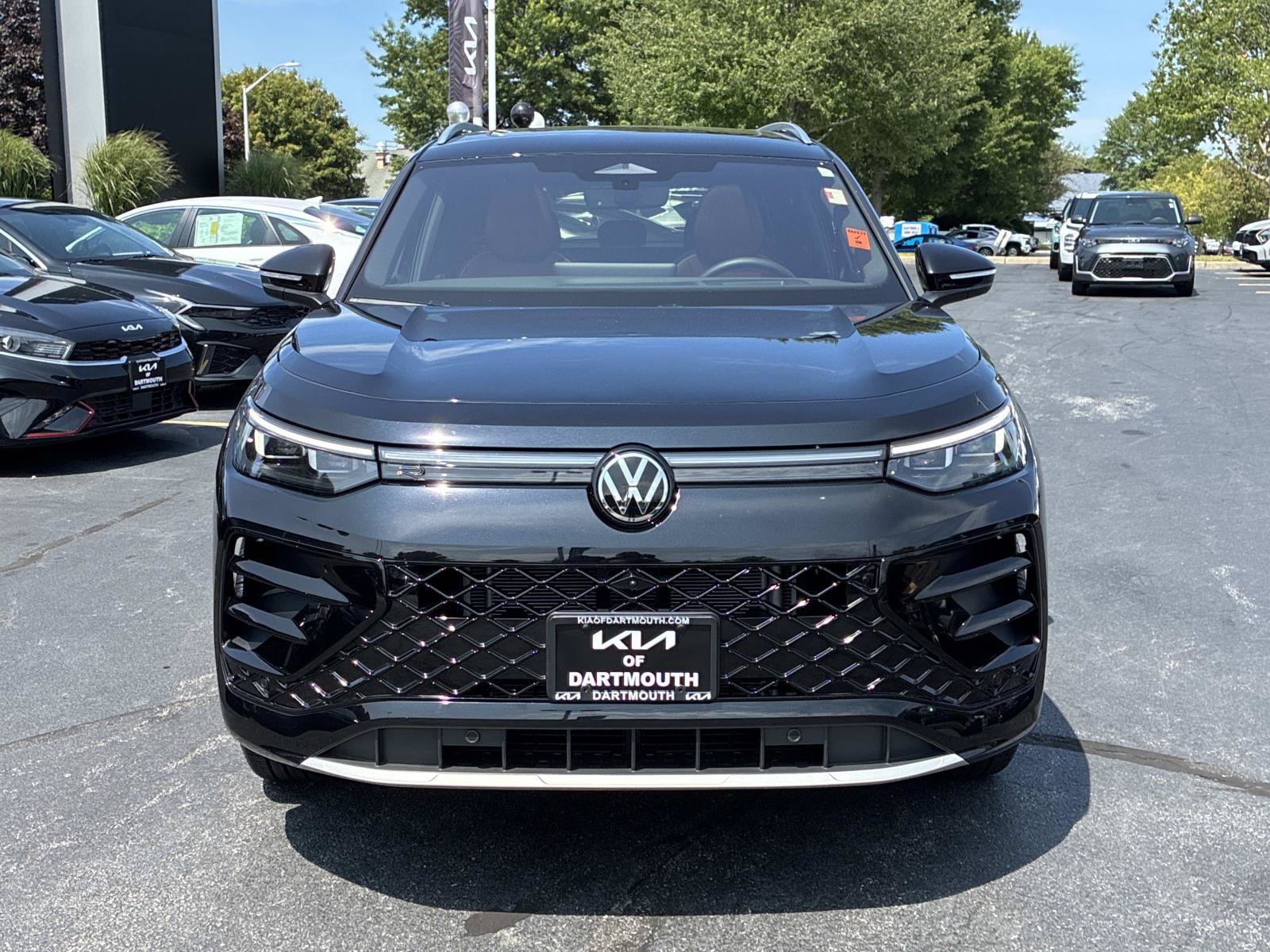 Used 2025 Volkswagen Tiguan SEL R-Line AWD/4WD image 2