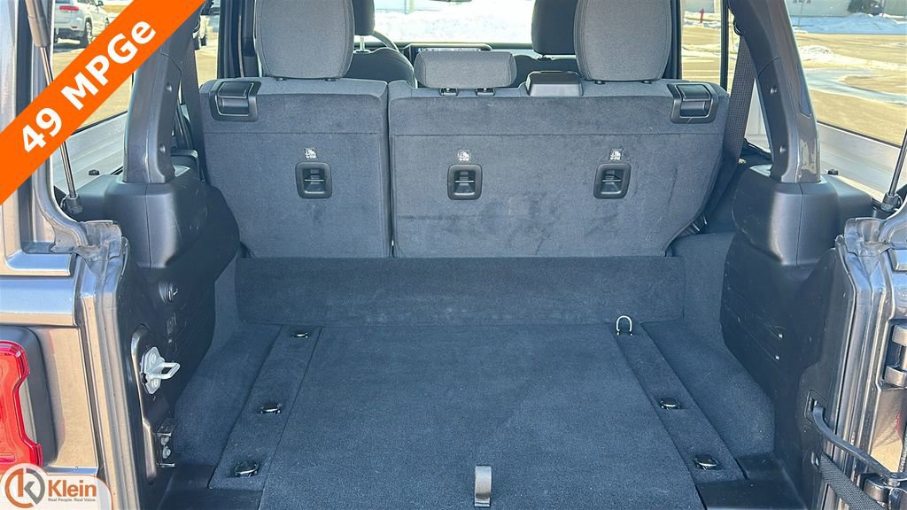 Used 2025 Jeep Wrangler Sahara image 29