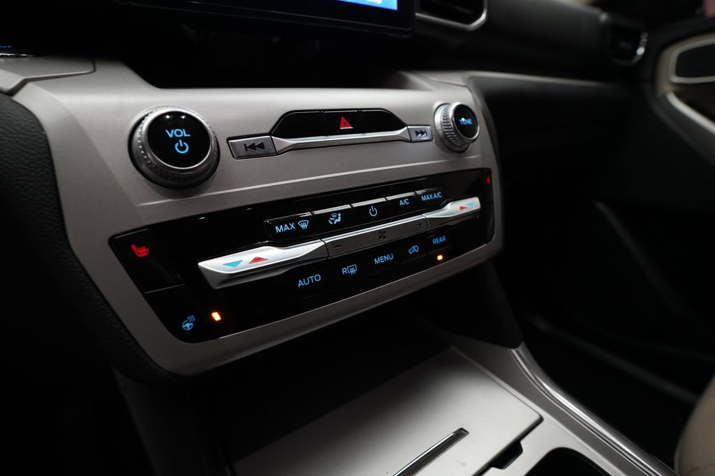 Used 2023 Ford Explorer XLT w/ Equipment Group 202A image 22