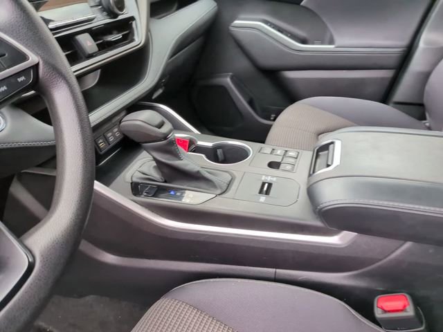 Used 2023 Toyota Highlander L FWD image 19