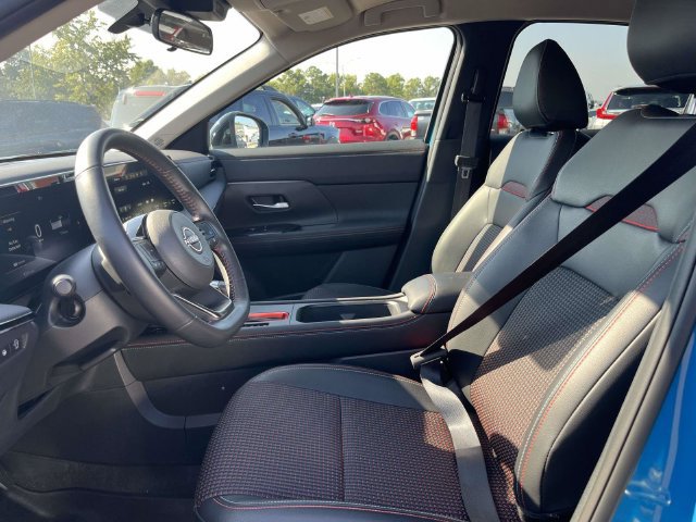 Used 2025 Nissan Kicks SR FWD image 21