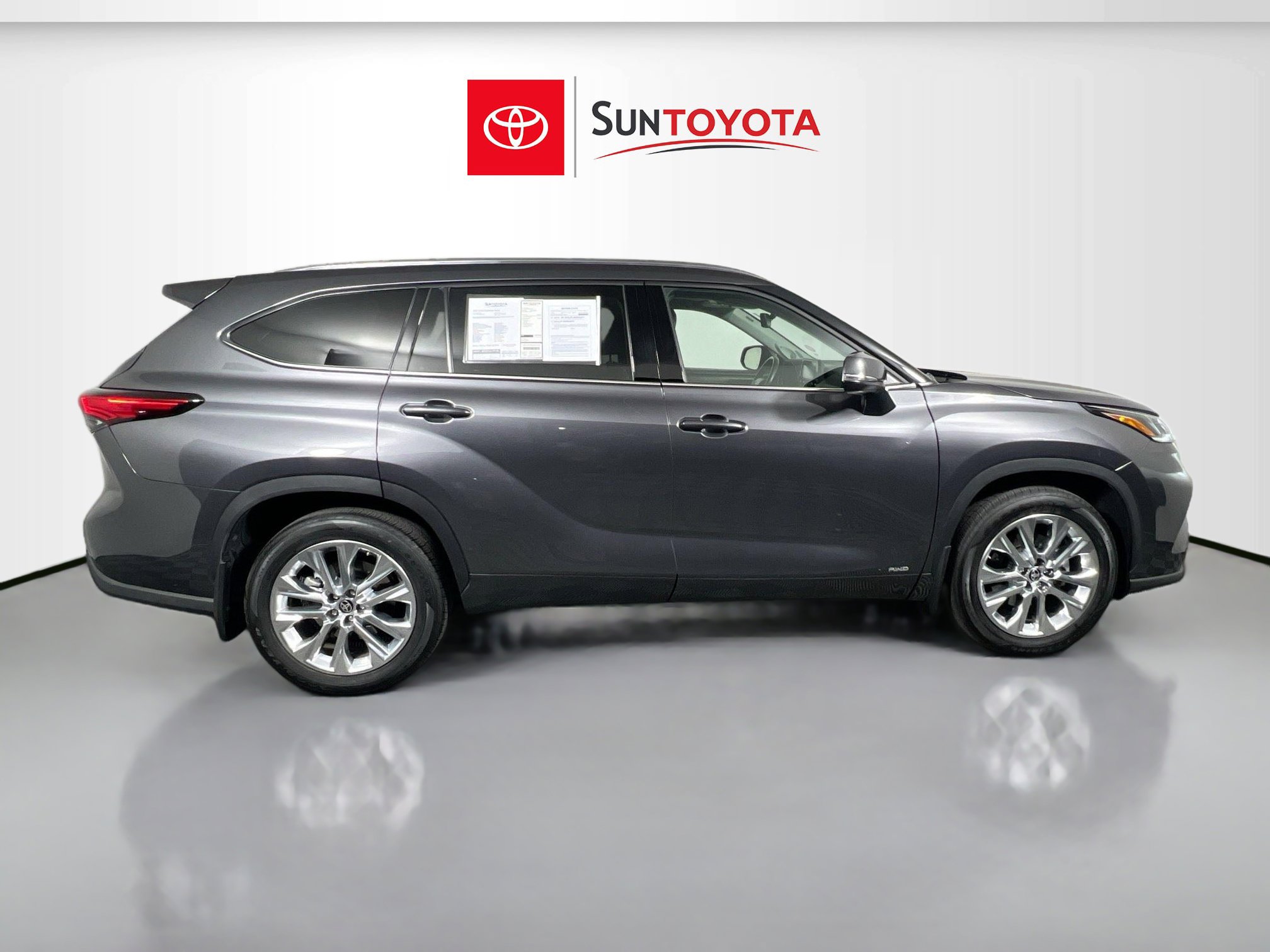 Used 2022 Toyota Highlander Limited image 2
