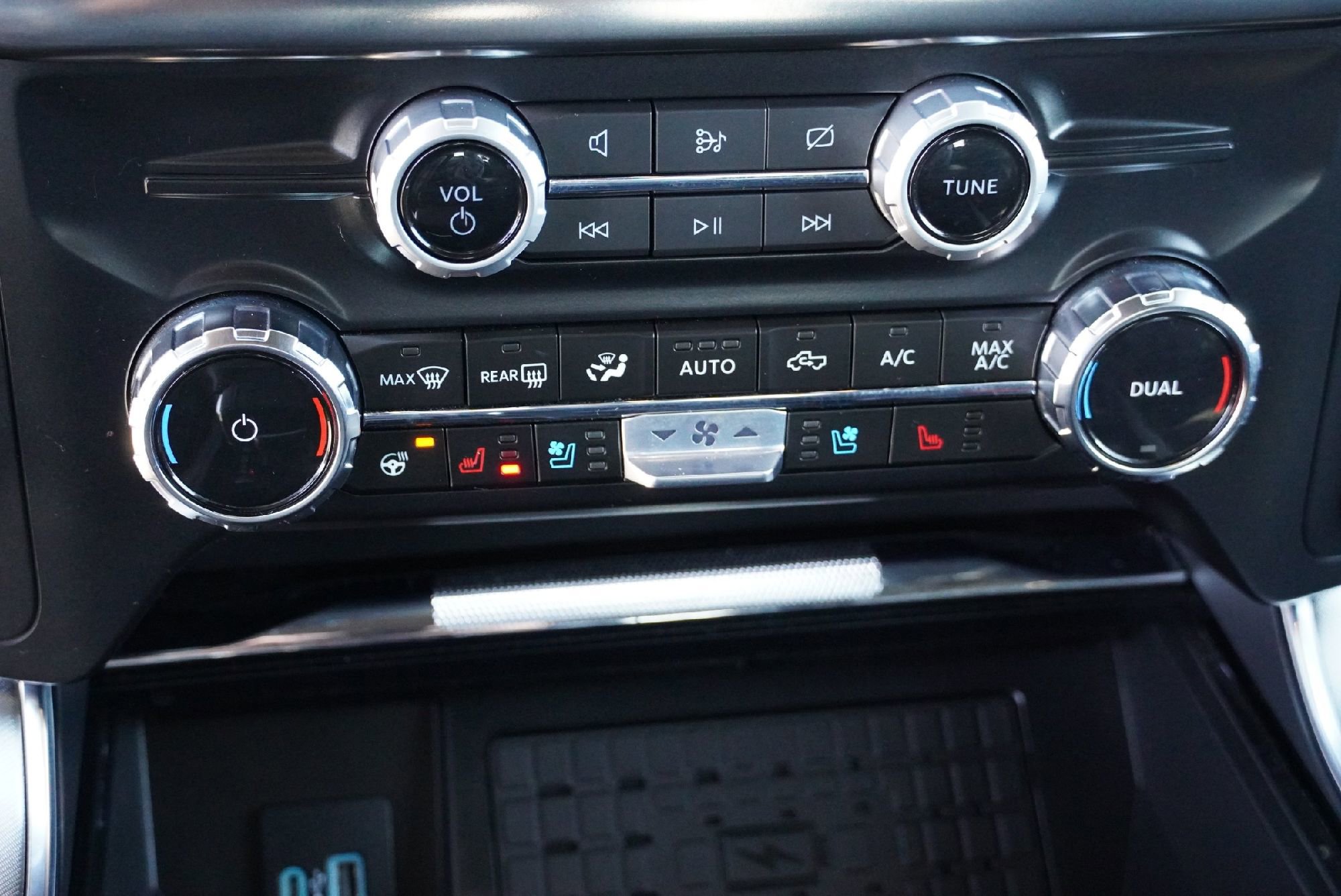 Used 2024 Ford F150 Platinum w/ Equipment Group 702A High image 19