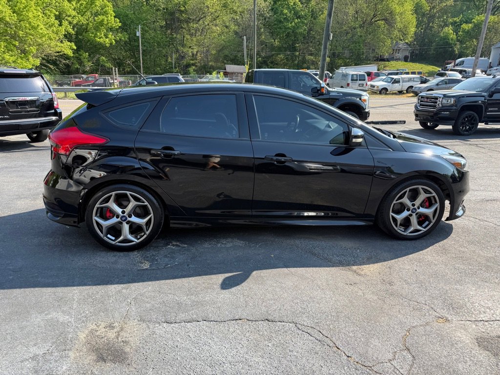 Used 2017 Ford Focus ST w/ Equipment Group 401A FWD image 40