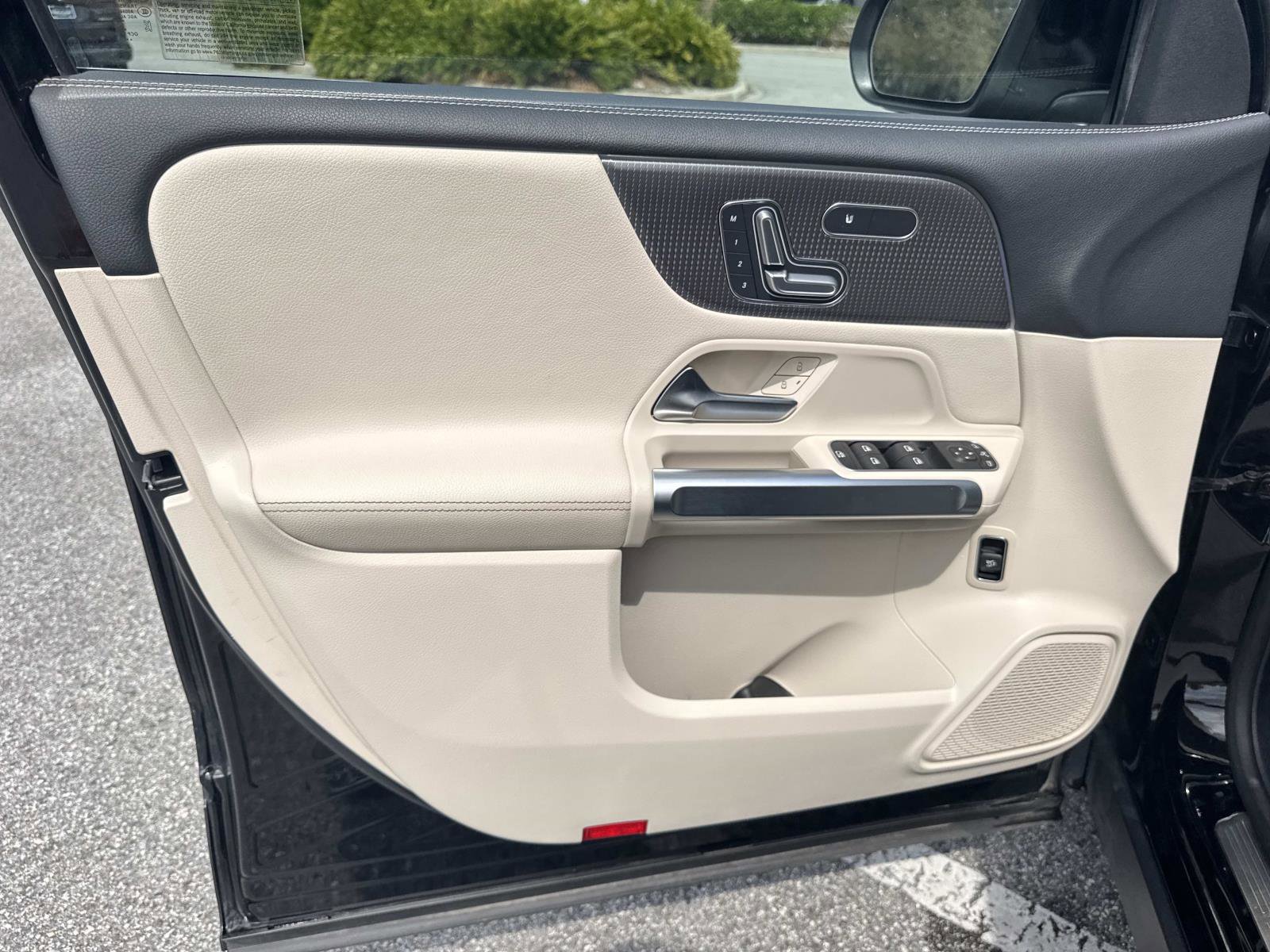 Used 2022 Mercedes-Benz GLB 250 image 15