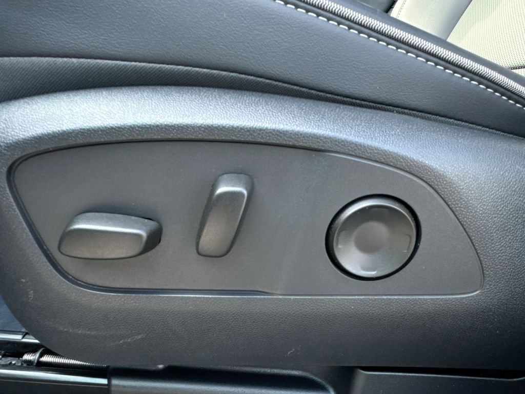 Used 2025 Chevrolet Silverado EV LT image 14