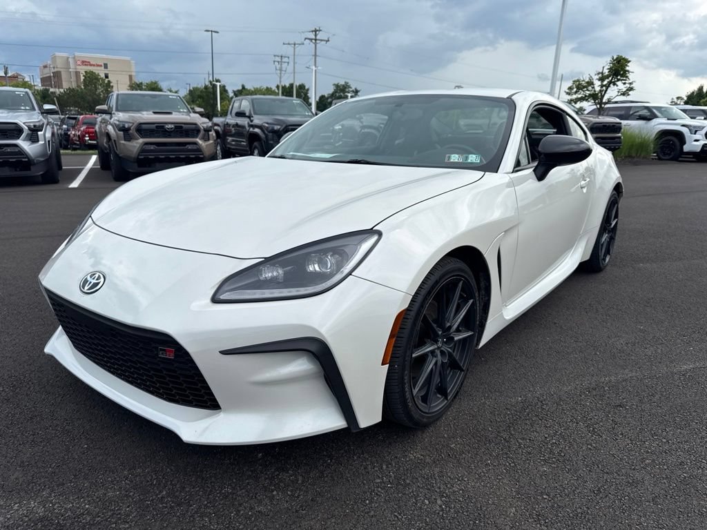 Used 2023 Toyota GR86 Premium w/ ALL Weather Mat Package (TMS) RWD image 3