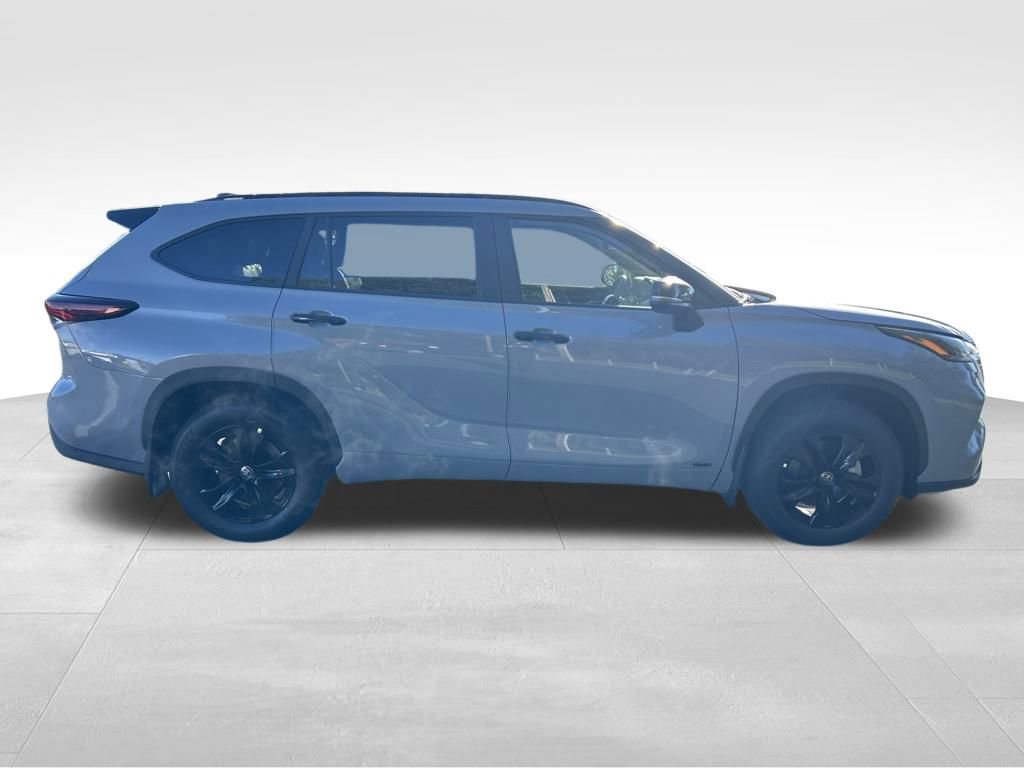 New 2025 Toyota Highlander XLE image 6