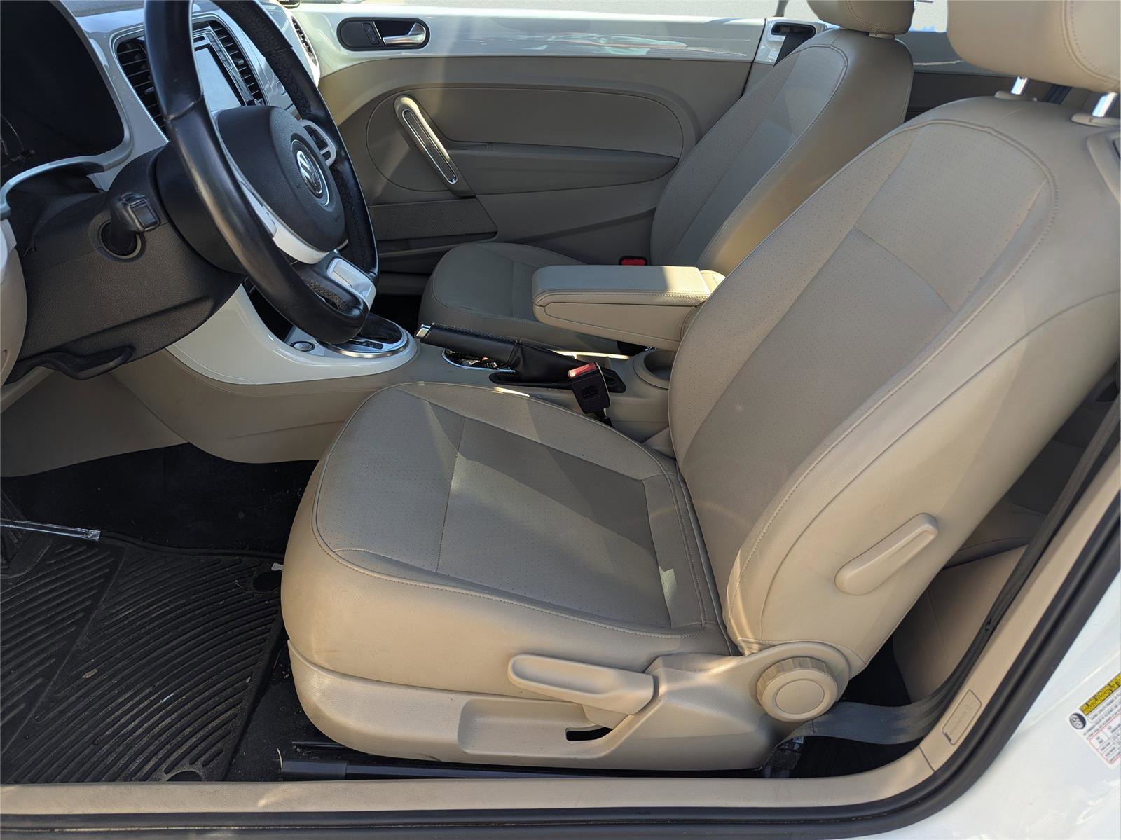 Used 2019 Volkswagen Beetle S image 14