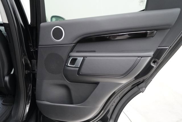 Used 2024 Land Rover Discovery S image 65