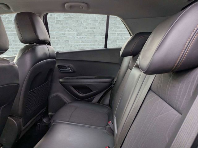 Used 2019 Chevrolet Trax LT w/ LT Convenience Package FWD image 14