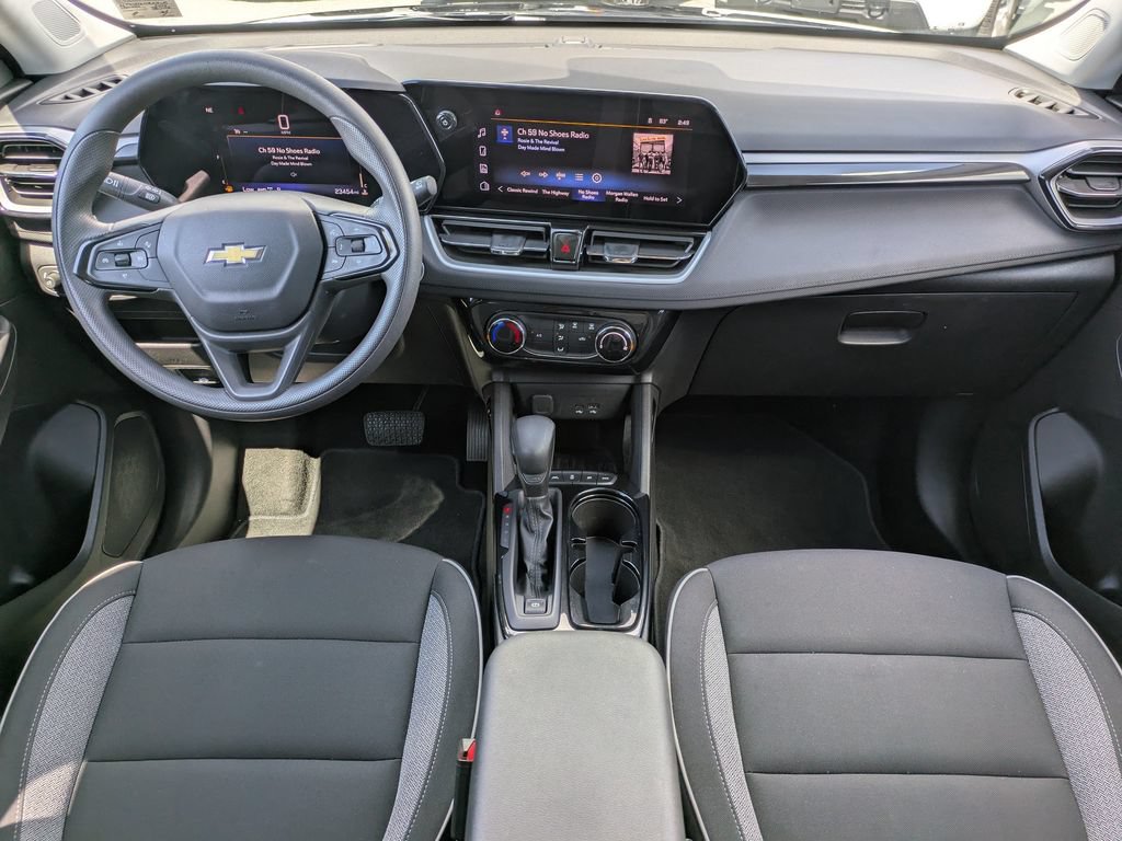 Used 2025 Chevrolet TrailBlazer LT AWD/4WD image 16