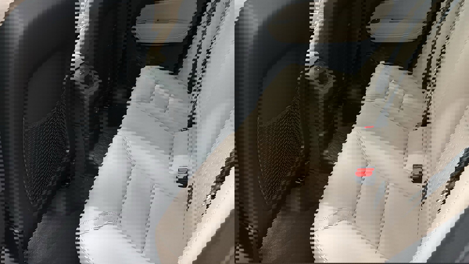 New 2026 Volvo XC60 T8 Plus w/ Protection Package Premier image 27