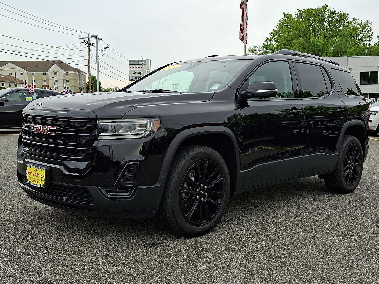 Used 2023 GMC Acadia SLE w/ Driver Convenience Package AWD/4WD image 3