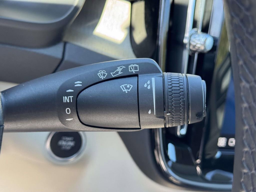 Used 2023 Volvo XC40 B5 Ultimate w/ Climate Package image 22