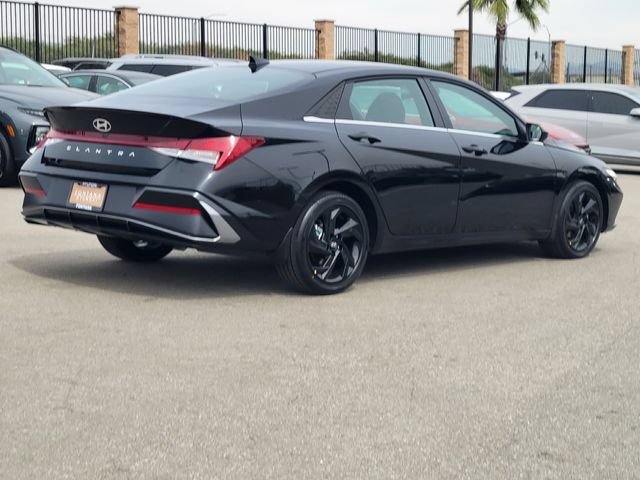 New 2026 Hyundai Elantra SEL Sport Premium FWD image 4