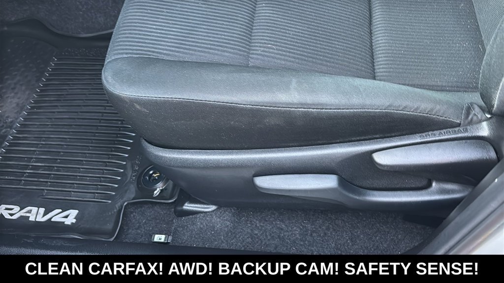 Used 2018 Toyota RAV4 LE AWD/4WD image 24