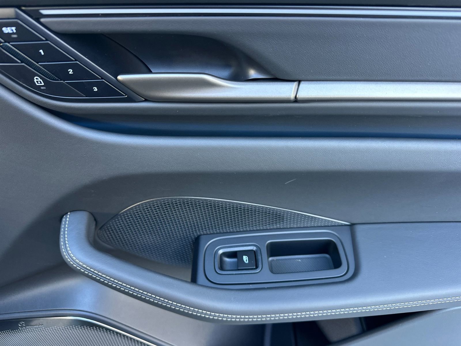 New 2025 Porsche Macan Turbo Electric image 20