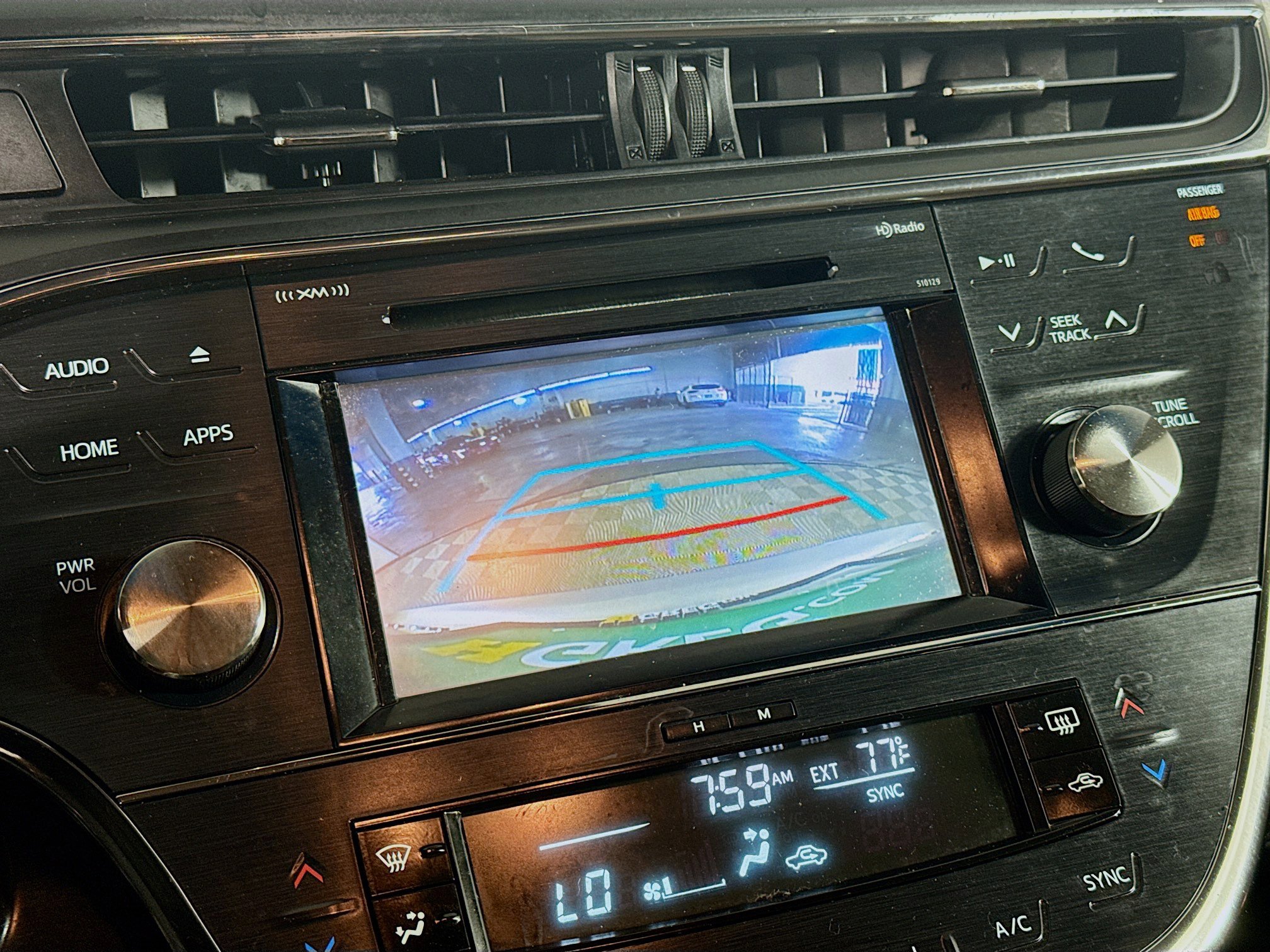 Used 2017 Toyota Avalon XLE image 19