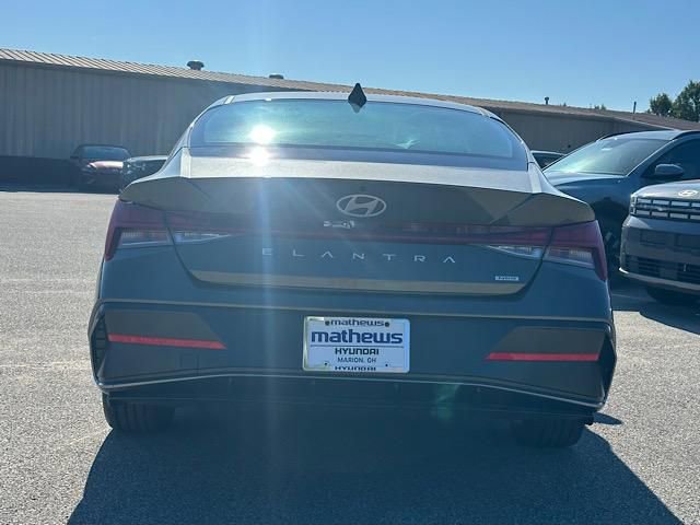 New 2025 Hyundai Elantra Limited FWD image 4