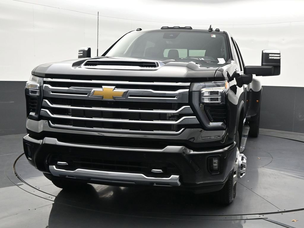 Used 2026 Chevrolet Silverado 3500 High Country w/ High Country Premium Package AWD/4WD image 9
