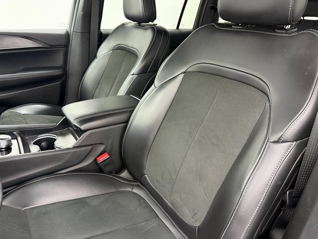 Used 2025 Jeep Grand Cherokee L Altitude image 9