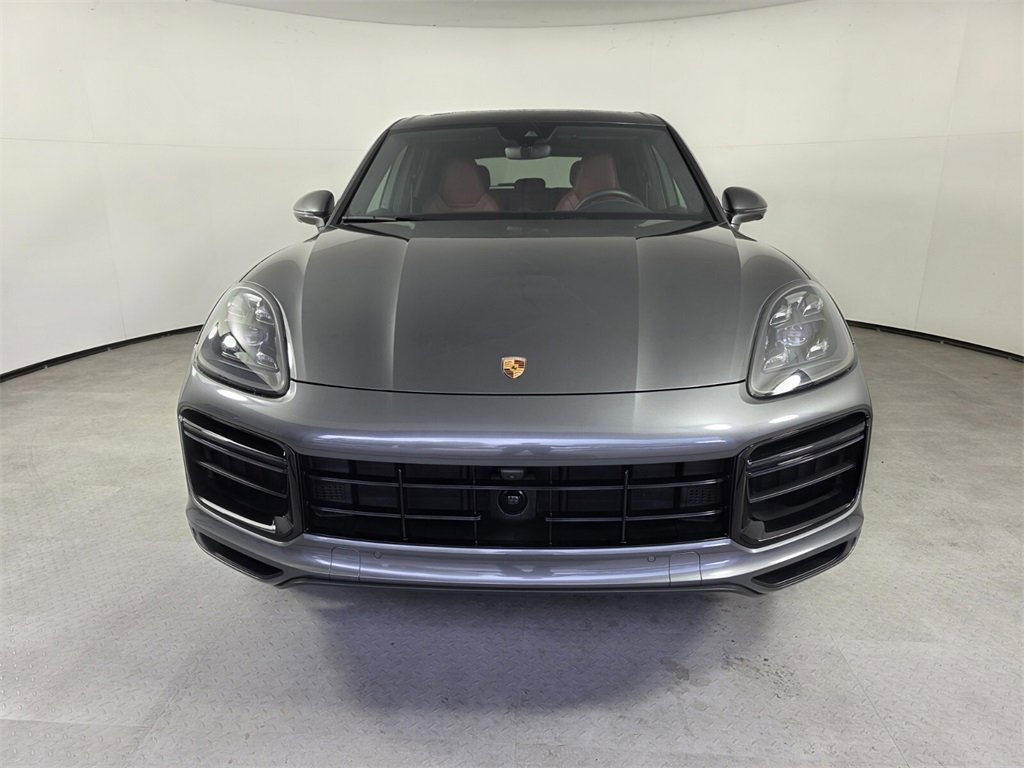 Used 2023 Porsche Cayenne Turbo image 2