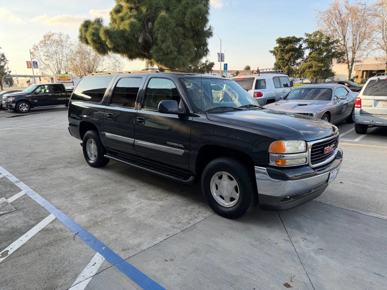 Used 2005 GMC Yukon XL SLE w/ Cargo Package image 5