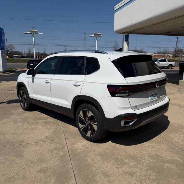 Used 2025 Volkswagen Taos SE AWD/4WD image 3